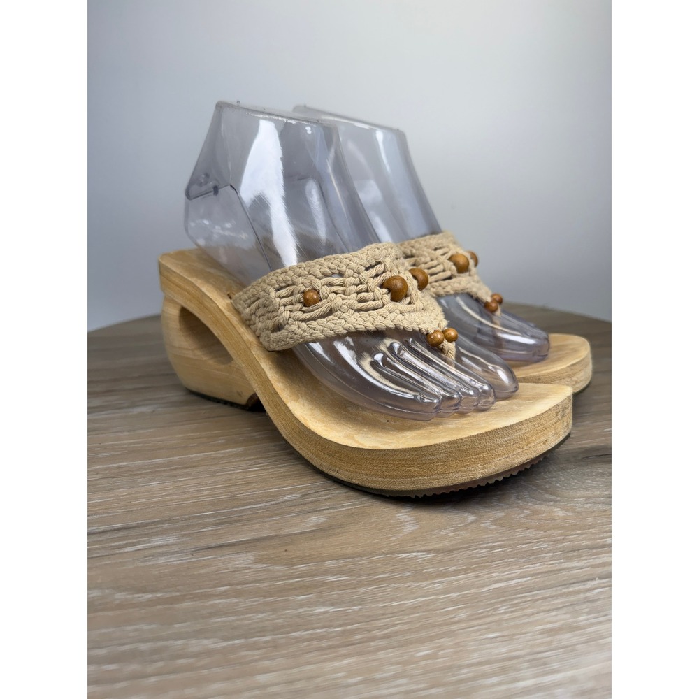 Skechers 7 Thong Sandals Faux Wood Platform Wedge Beige Crochet Beaded Boho